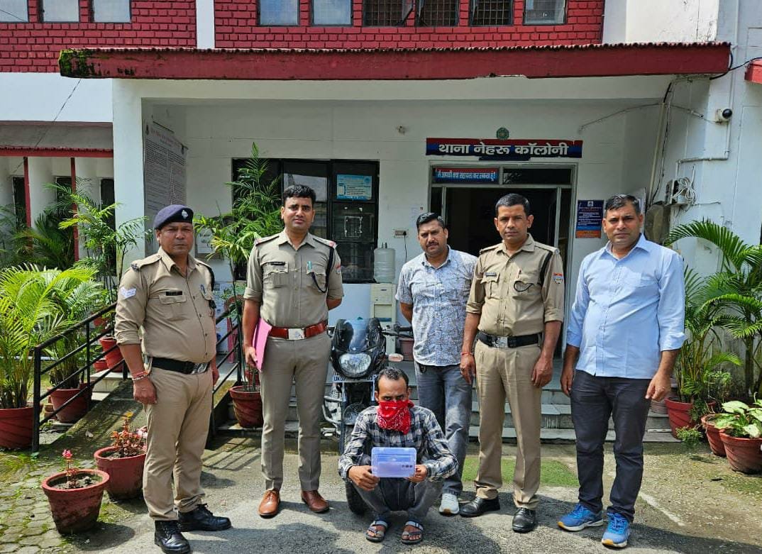 बड़ी खबर (उत्तराखंड) सड़क पर चलते कर रहे थे बात,झपट्टामार कर मोबाइल चोर फरार,हुआ गिरफ्तार।।