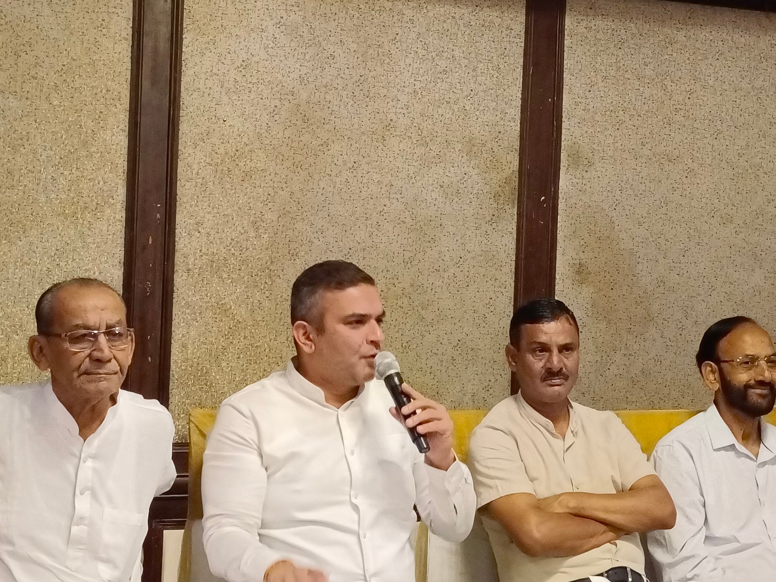 बड़ी खबर(हल्द्वानी) भाजपा के खिलाफ,कांग्रेस बड़े आंदोलन की तैयारी में, विधायक सुमित हृदयेश ने कहीं बात ।।