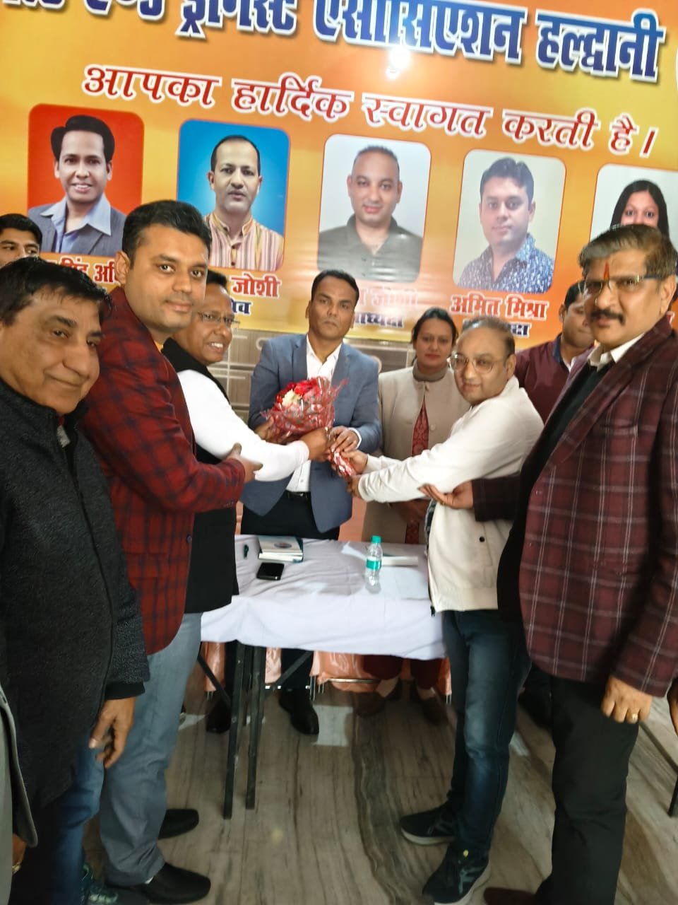 बड़ी खबर(हल्द्वानी)उत्तराखंड औषधि विभाग के अधिकारियों ने की केमिस्ट पदाधिकारी के साथ बैठक, दिए अहम निर्देश ।।