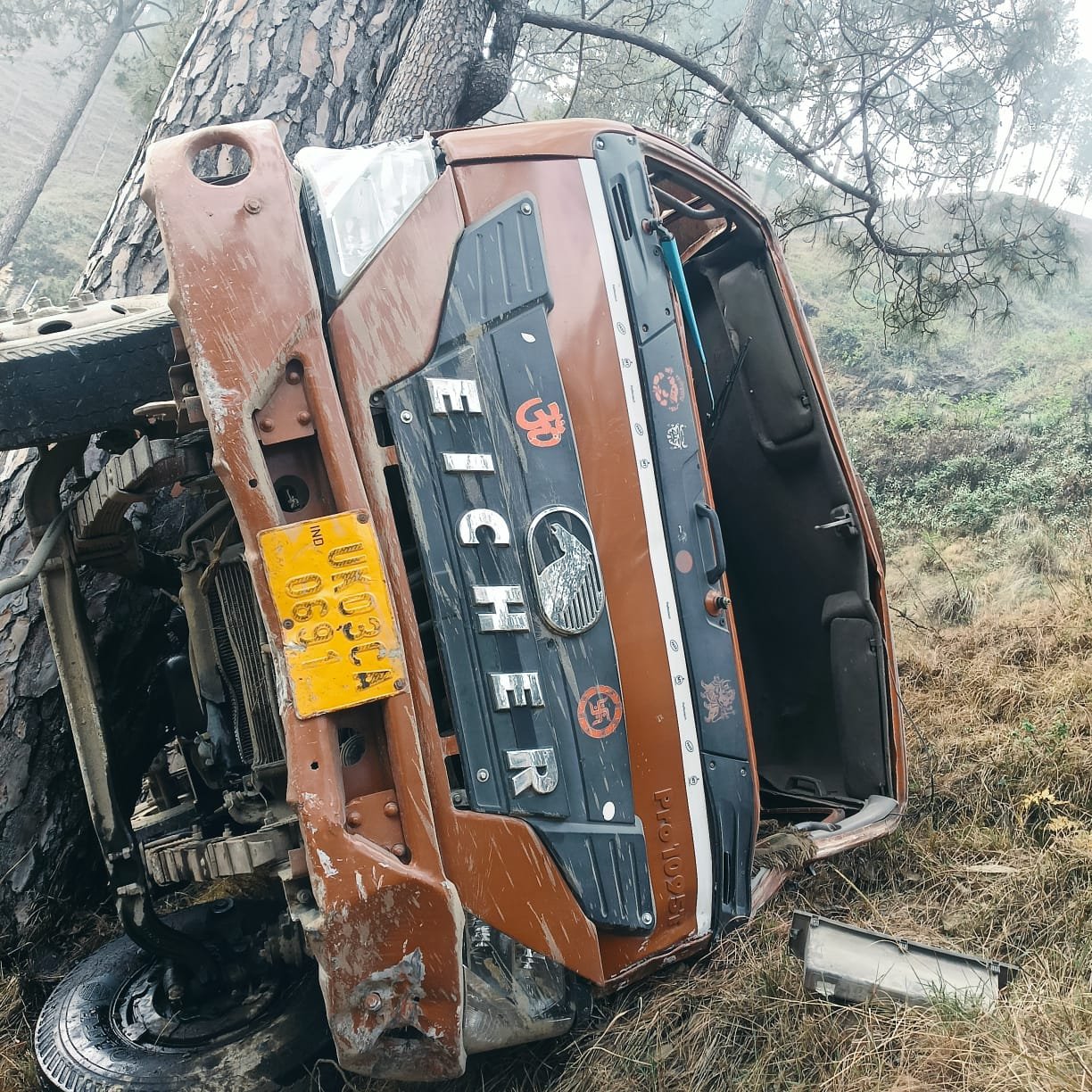 (कैंटर खाई में गिरा) वाहन चालक की मौत ।।