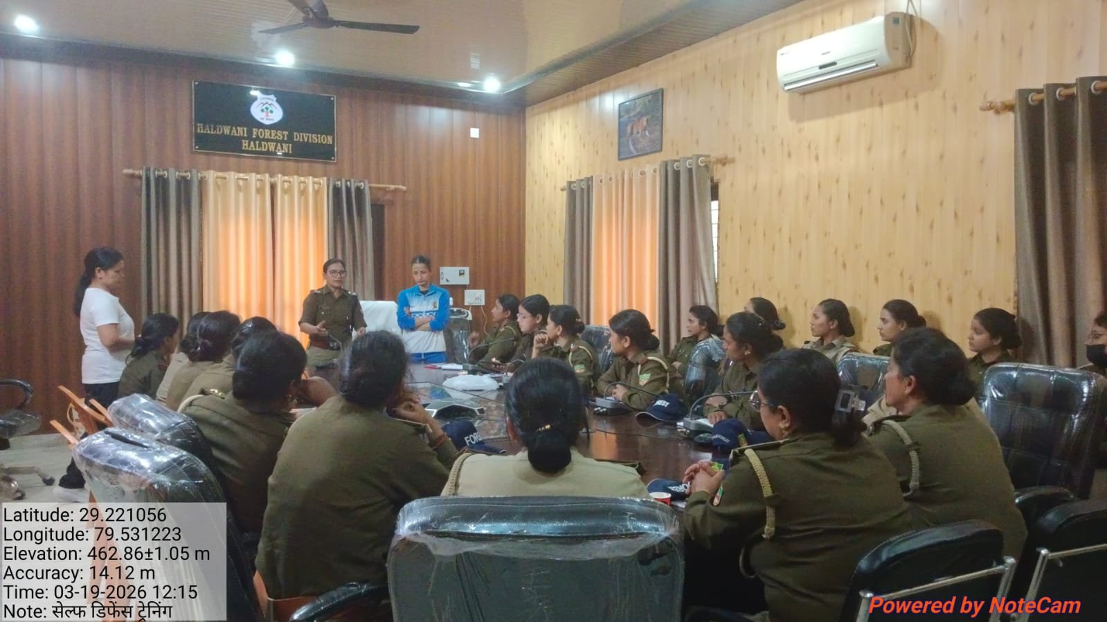 महिला कर्मचारियों की सुरक्षा पर जोर (हल्द्वानी वन प्रभाग) में आत्मरक्षा कार्यशाला आयोजित