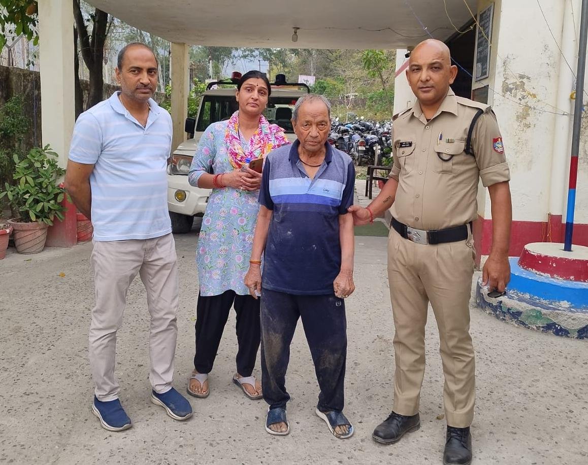 बड़ी खबर(हल्द्वानी) और गौला बैराज में कूद गया बुजुर्ग.ऐसे बचाया जल पुलिस ने ।