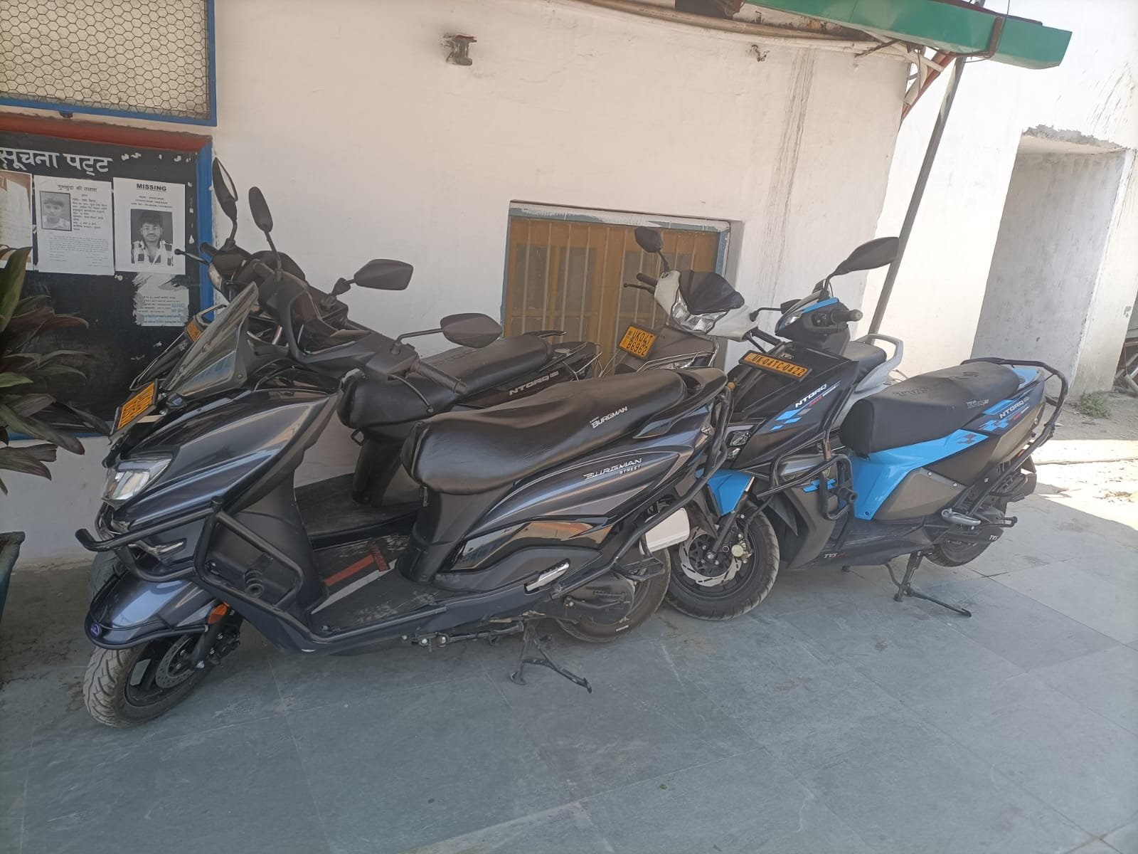 बड़ी खबर(काठगोदाम) नो पार्किंग जोन में खड़े थे दो पहिया वाहन, आरपीएफ की कार्रवाई सात वाहन सीज ।।