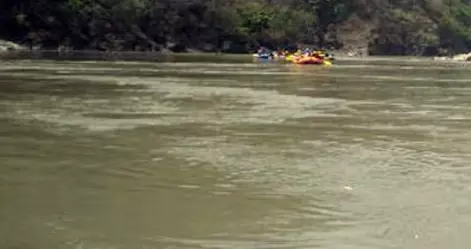 (दुखद)गए थे नाबालिग  युवती को बचाने,पांच लोग नदी में डूबें,सर्च अभियान जारी ।।