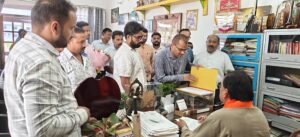 (हल्द्वानी खबर) सांसद भट्ट ने सुनी जन समस्याएं,