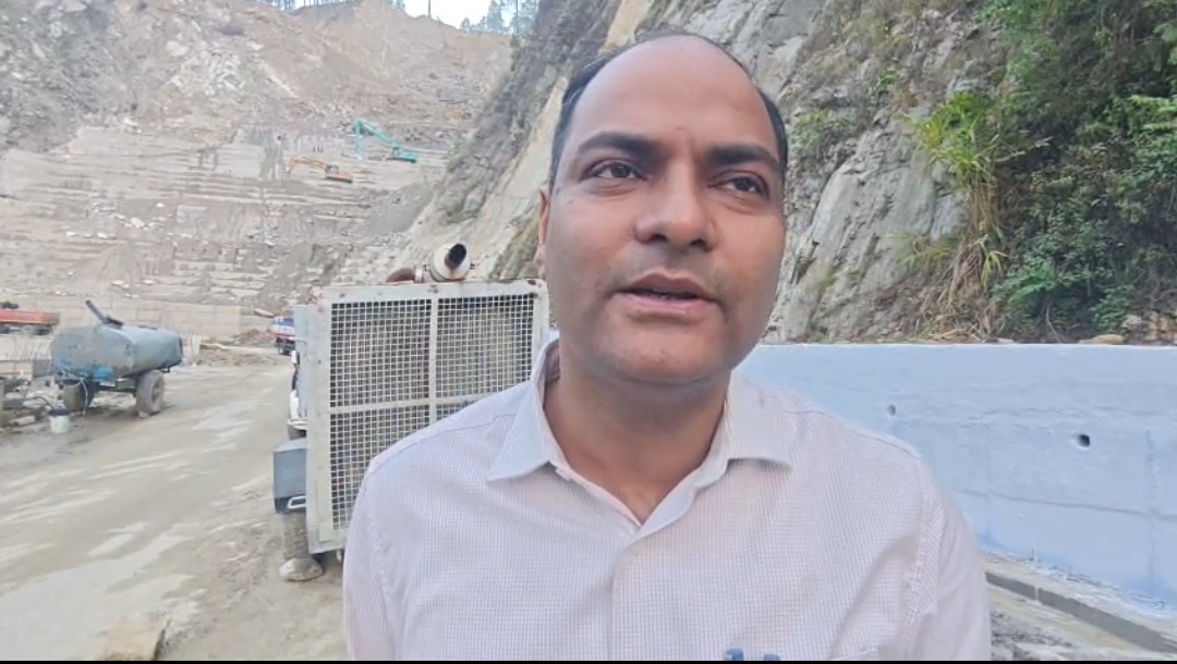 बड़ी खबर(चंपावत)डेंजर जोन स्वाला फिर जिलाधिकार पहुंचे मौके पर,कहा मानसून से पहले की जाए तैयारी ।।