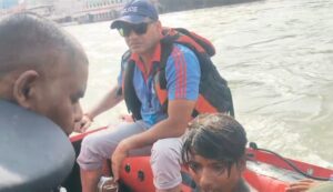 बड़ी खबर (हरिद्वार) गंगा में डूबे रहे युवक को जल पुलिस ने सकुशल बचाया ।।