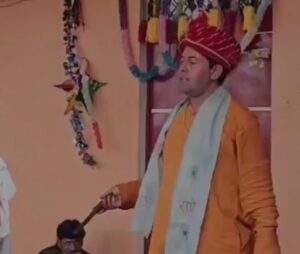 (बड़ी खबर)आज के बाबा ने कर दी महिला से छेड़छाड़, उतार रहे थे काला साया, गिरफ्तार ।।