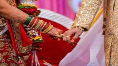 (बड़ी खबर)और गांव वालों ने करा दी अनोखी शादी. मौसी भांजा बंधे रिश्ते में ।।