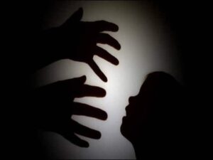 (ब्रेकिंग न्यूज़)युवक ने अपने साथी के साथ नाबालिग छात्रा को दबोचा. साथी ने बनाई वीडियो, मां ने दर्ज  कराई रिपोर्ट ।।