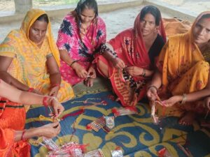 (बड़ी खबर) स्वयं सहायता समूह की हस्तनिर्मित राखियों की बढ़ी मांग, अब ऑनलाइन भी होगी उपलब्ध ।