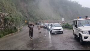 (बड़ी खबर)सीमांत जनपद में 19 सड़कें बंद, चीन सीमा के मार्ग भी प्रभावित ।।