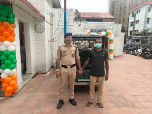 (ब्रेकिंग न्यूज़)ई रिक्शा चोरी के साथ पुलिस ने एक चोर को किया गिरफ्तार ।।