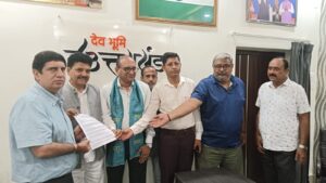 बड़ी खबर(देहरादून)परिवहन आयुक्त और परिवहन मंत्री से सार्थक वार्ता के बाद 20 अगस्त की प्रस्तावित ट्रांसपोर्ट हड़ताल एक दिन के लिए स्थगित।।