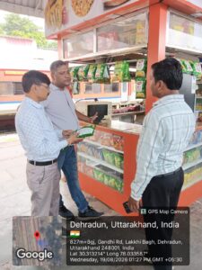 (बड़ी खबर)देहरादून रेलवे स्टेशन पर खाद्य स्टॉल एवं ट्रॉलियों का रेल अधिकारियों ने किया सयुक्त निरीक्षण ।