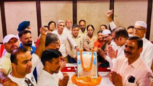 बड़ी खबर(हल्द्वानी) धूमधाम से मनाई गई राजीव गांधी की जयंती,  जिला-महानगर कांग्रेस ने किया श्रद्धासुमन अर्पित।