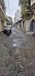 बड़ी खबर(हल्द्वानी)खोद कर सड़क बनाना भूल गया विभाग,10 महीने से जानता हो रही है परेशान ।।
