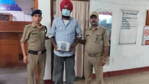 अवैध तमंचे और कारतूस के साथ युवक गिरफ्तार, वरना कार भी पुलिस ने कब्जे में ली