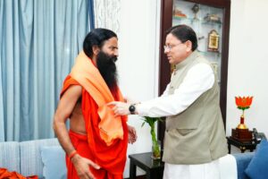 बड़ी खबर(देहरादून)योग गुरु ने की सीएम धामी से मुलाकात ।