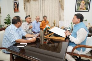 देहरादून में सीएम धामी से जिला सहकारी बैंक नैनीताल के नवनिर्वाचित अध्यक्ष ने की मुलाकात