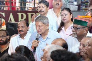 बड़ी खबर (देहरादून)11 दीप जलाकर हरीश रावत ने कहीं यह बड़ी बात।