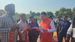 खटीमा पहुंचे मुख्यमंत्री धामी सुनीं जनसमस्याएं, अधिकारियों को दिए त्वरित समाधान के निर्देश।