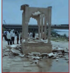 (दुखद) बिजली कड़की और हो गया हादसा,गोरक्षनाथ घाट का एक गुंबद गिरा, चपेट में आये अधिवक्ता की मौत, दूसरा घायल