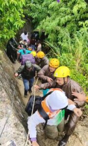पिथौरागढ़ में भारी बारिश 1000 यात्रियों को एसडीआरएफ ने किया रेस्क्यू।