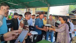 (चारधाम यात्रा) परिवहन विभाग की बड़ी पहल, वाहन चालकों को 150 से अधिक डस्टबिन किए गए वितरित ।।