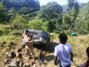 बड़ी खबर-:उत्तराखंड में कार खाई में गिरी तीन साफ्टवेयर इंजीनियर थे कार में सवार।।