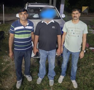 बनबसा से नेपाल ले जाई जा रही थी भारतीय मुद्रा, संदिग्ध गतिविधियों के चलते चालक गिरफ्तार, बड़ी रकम बरामद ।।