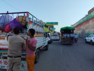 ओवरलोड को लेकर रोड पर चला परिवहन विभाग का डंडा, चार वाहन सीज ।।