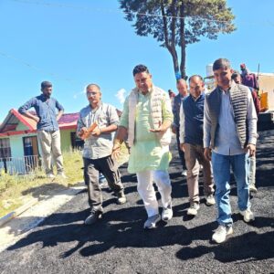 कालापातल-सलियाकोट-अनर्पा मोटर मार्ग पर छह करोड़ से हो रहा डामरीकरण, मंत्री कैड़ा ने किया निरीक्षण