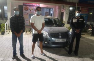 देहरादून-:राजपुर रोड में सरे राह कार से तमंचा लहराने पड़ा महंगा तीन गिरफ्तार।