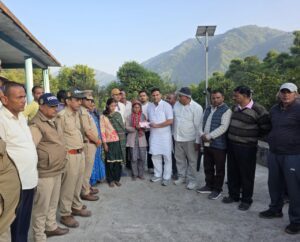 सांप के काटने से मृतक जोध सिंह के परिजनों को 10 लाख की सहायता